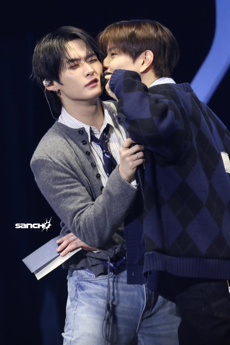 Not Xinlong fansite masternim sharing 2MIN 4K kiss photo too