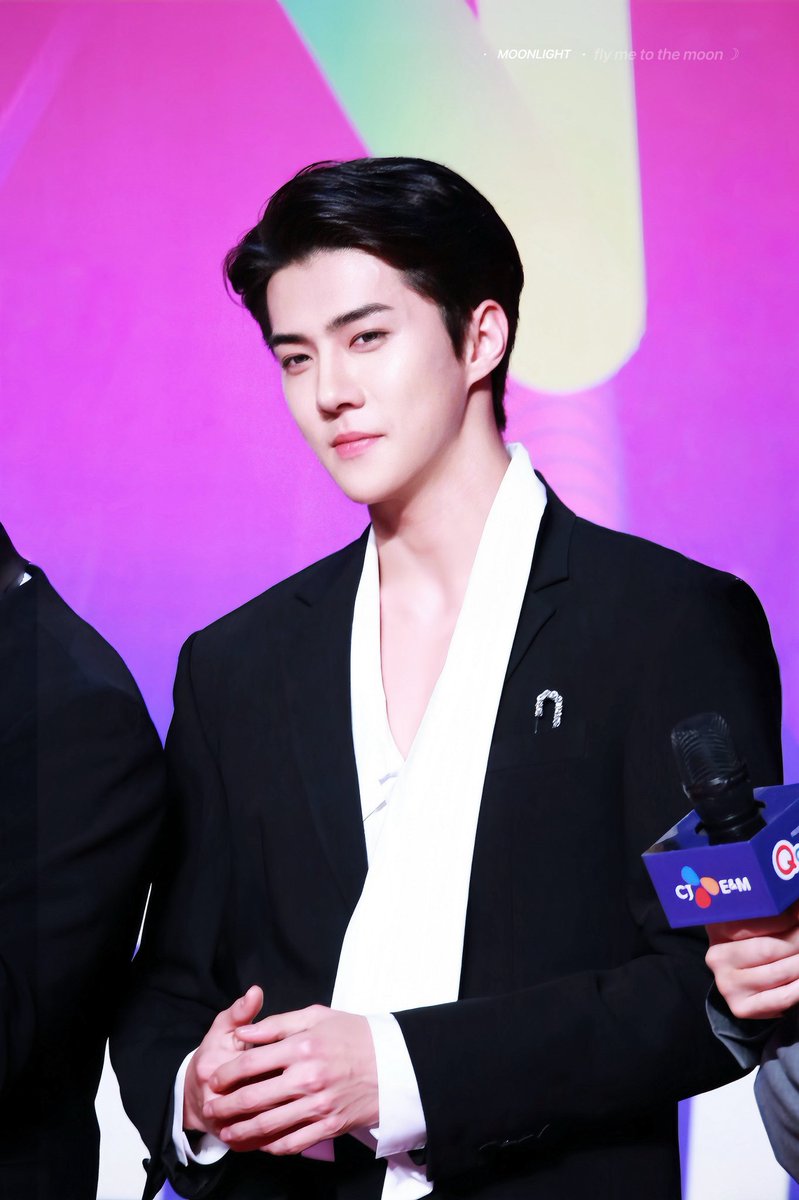 세훈 얼굴 tweet media