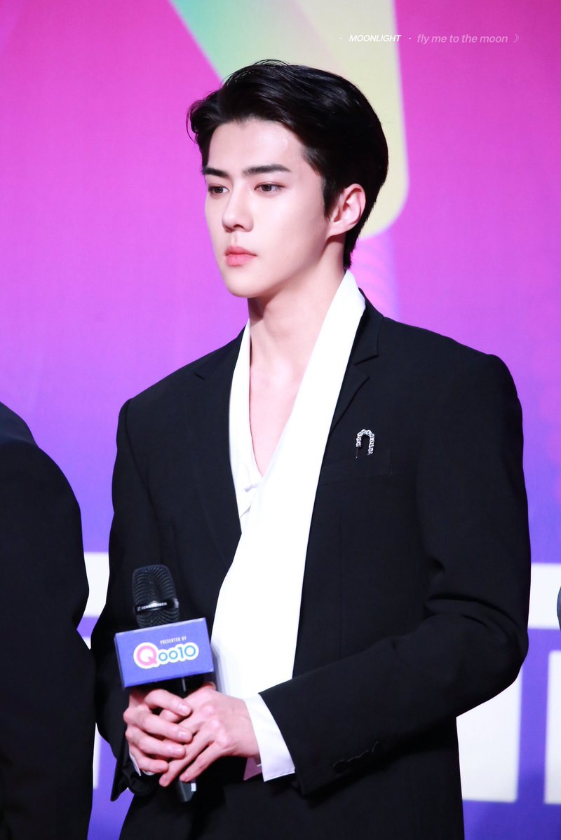 세훈 얼굴 tweet media