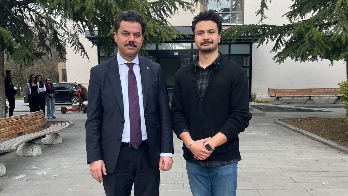 Rektörümüz Sayın Prof. Dr. Hüseyin Yılmaz, Radyo-Televizyon Yapım ve Yayıncılık Araştırma ve Uygulama Merkezimizi ziyaret ederek ÜNTV ve Radyo Üniversite bünyesinde uygulama eğitimi alan öğrencilerimizle bir araya geldi. 💫

#SelçukÜniversitesi 🏆
