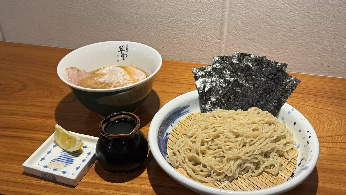 翠空です

突然始まることもある
つけそば〜鰹昆布水〜
特製つけそば〜鰹昆布水〜

春よ恋ベースの麺。
らーめんとは別の細麺のつけそばです。
まずは麺だけで、藻塩、レモンなどで味変。