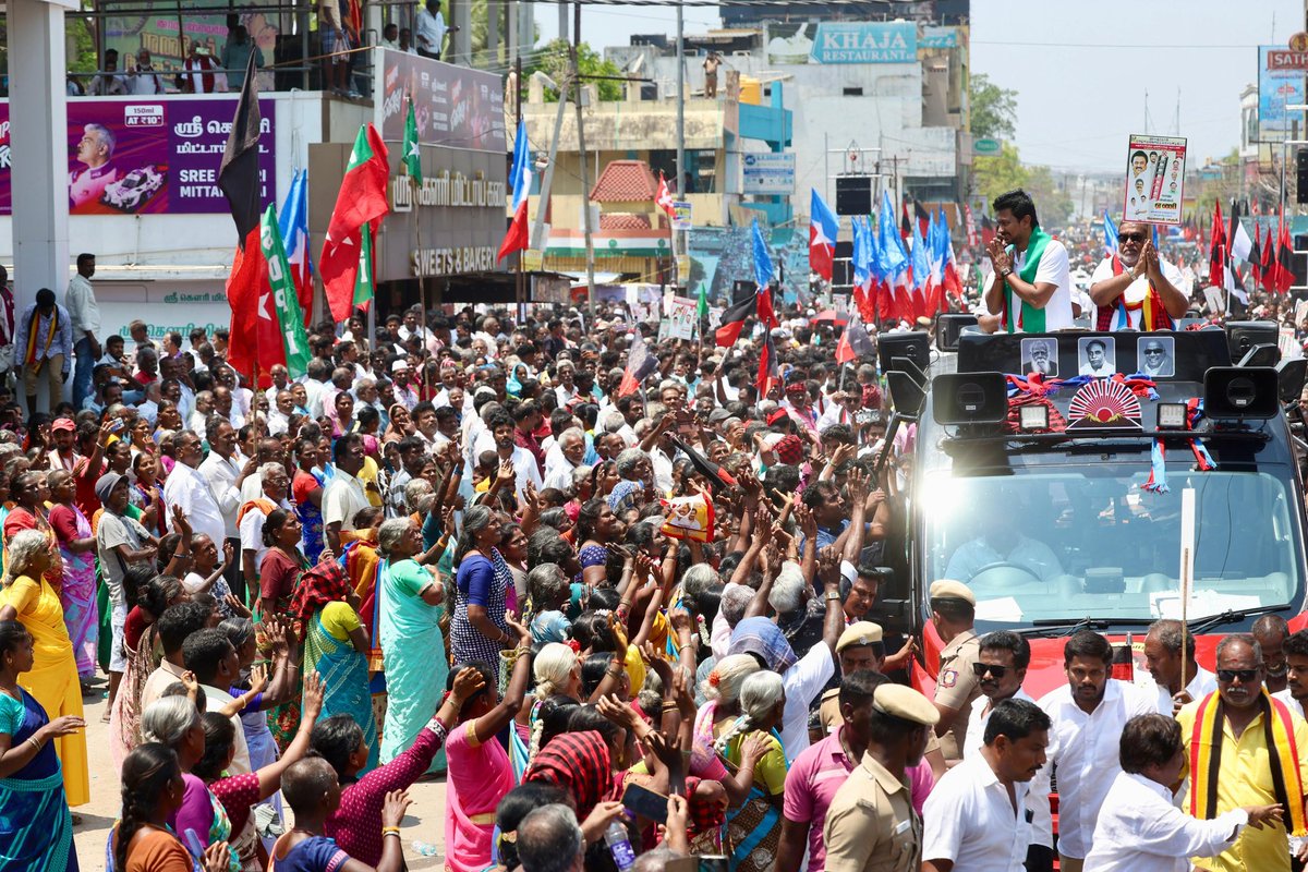 Udhaystalin's tweet image. சிறுபான்மையினர் விரோத பாஜகவையும் அவர்களுக்கு பாதம் தாங்கி துணை போகும் டெல்லி அடிமை கூட்டத்தின் துரோகங்களையும், வாணியம்பாடி தொகுதி வாக்காளர்களிடையே கூறி IUML கட்சியின் வெற்றி வேட்பாளர் அண்ணன் எஸ்.எஸ்.பி.சையத் பாரூக் அவர்களுக்கு ஏணி சின்னத்தில் வாக்கு சேகரித்தோம். 

#CAA போராட்டம்