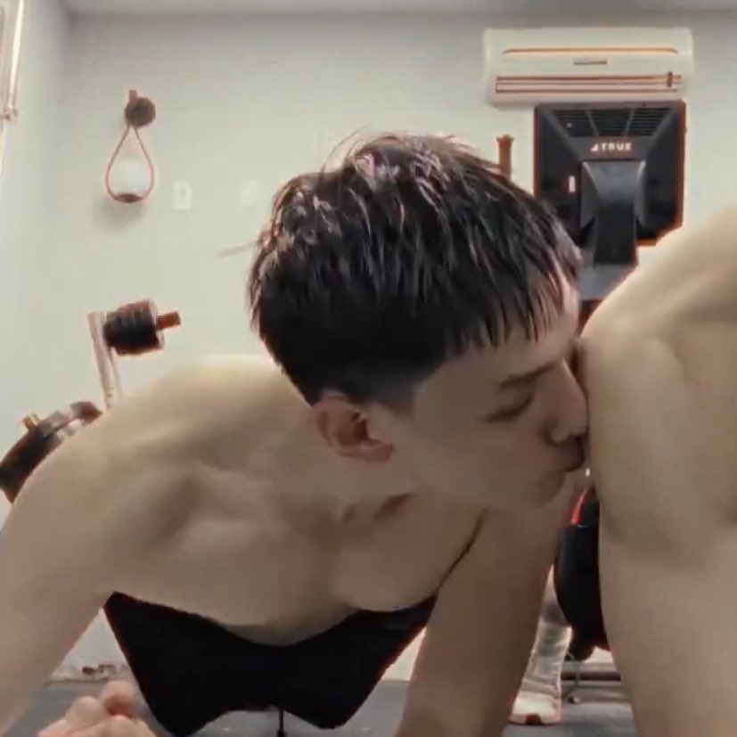 eonyaw *' `*: •☆ εїз tweet media