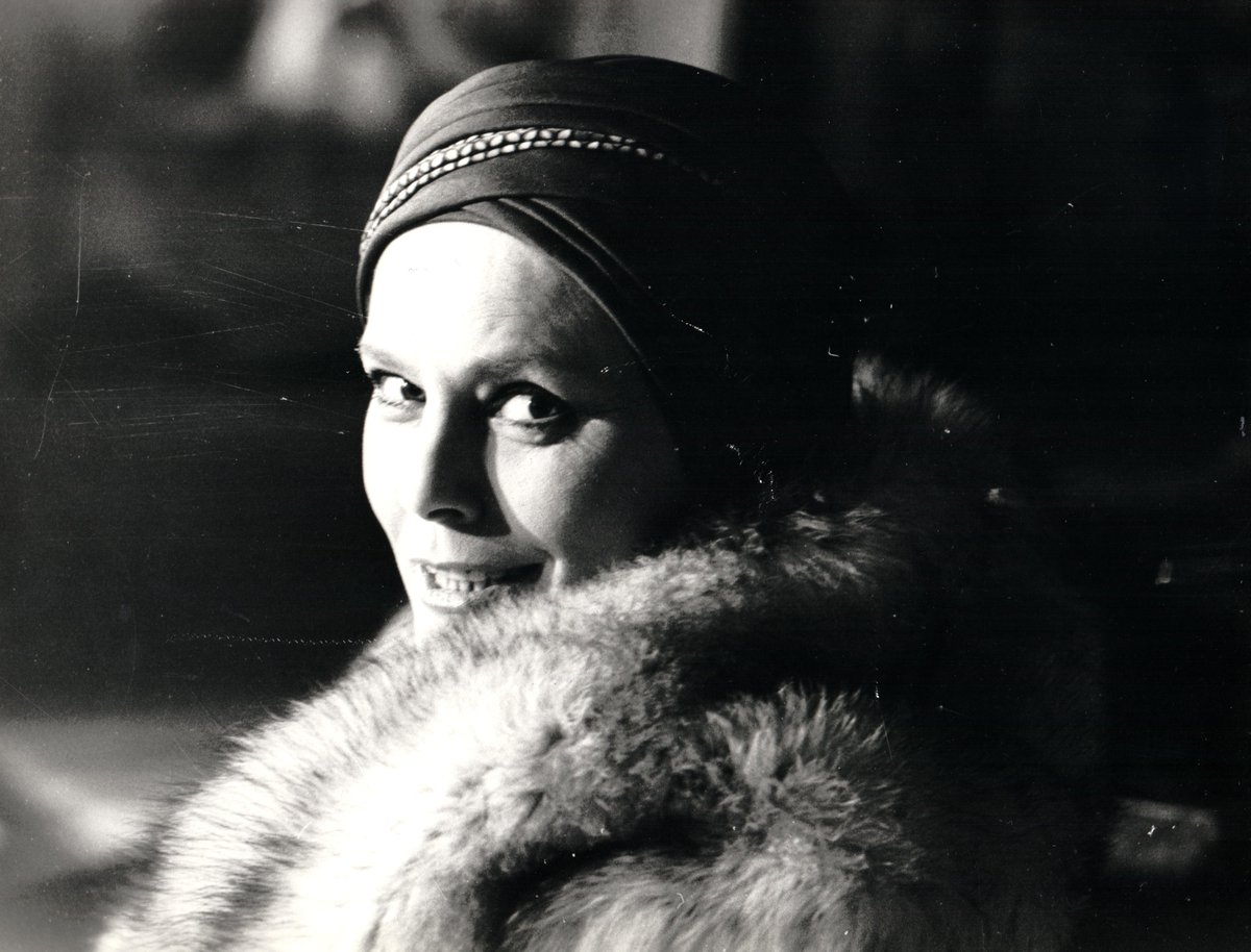 TeatrNarodowy's tweet image. Z wielkim smutkiem żegnamy Aleksandrę Zawieruszankę, aktorkę Teatru Narodowego w latach 1960–1990. Można było ją podziwiać w przedstawieniach w reżyserii Henryka Szletyńskiego, Wandy Laskowskiej, Kazimierza Dejmka, Adama Hanuszkiewicza.

Czytaj więcej: narodowy.pl/aktualnosci,19…