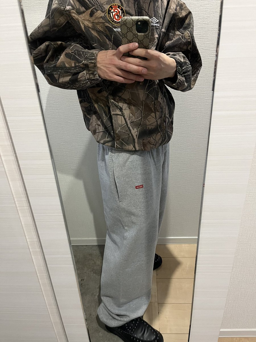 Yu97180267's tweet image. Drawstring Sweatpantが優勝🏆
ブラックも検討中￼￼￼￼😇
#supreme