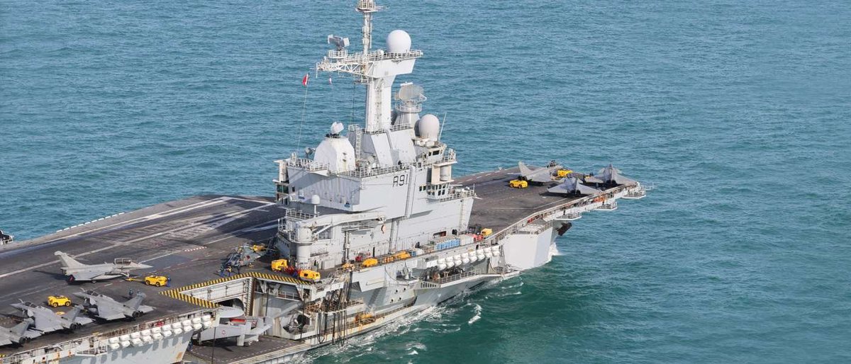 top_force's tweet image. ⚓️🇫🇷 #ATM Porte-avions Charles de Gaulle @French_CSG : où seront placées les antennes du radar Sea Fire @thalesgroup ? meretmarine.com/fr/defense/por…