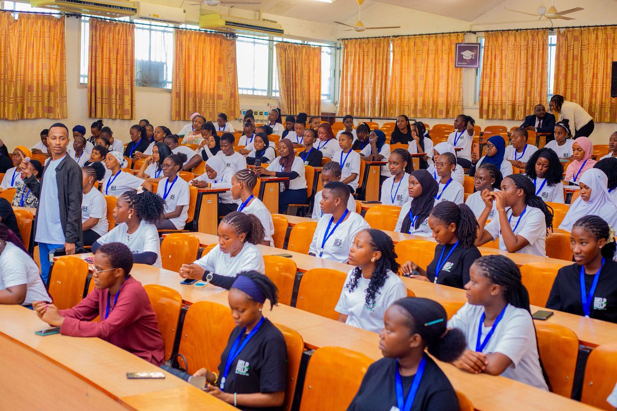 VwalaViola's tweet photo. Energy, growth, and a moment to celebrate 🎓✨ all thanks to @HelptoHelpea 

From the first day to now, the shift is real.
Skills built. Confidence growing. Connections formed.

And today? We celebrate how far they’ve come… while the journey continues.

#Nashindwaje #TGEE2026 https://t.co/OfNZO5V5gd