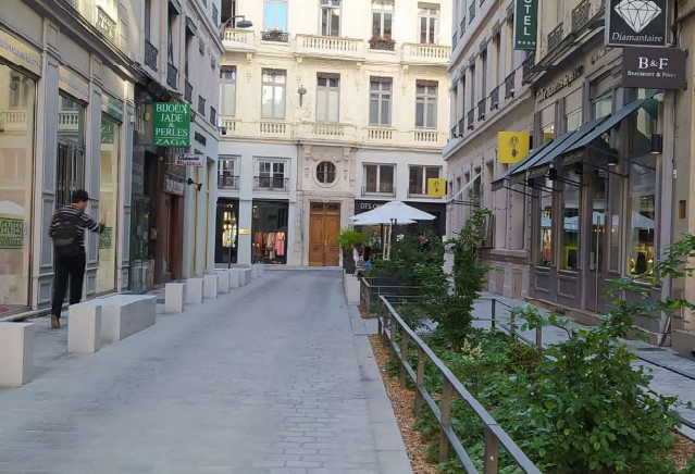 LyonStrates tweet media