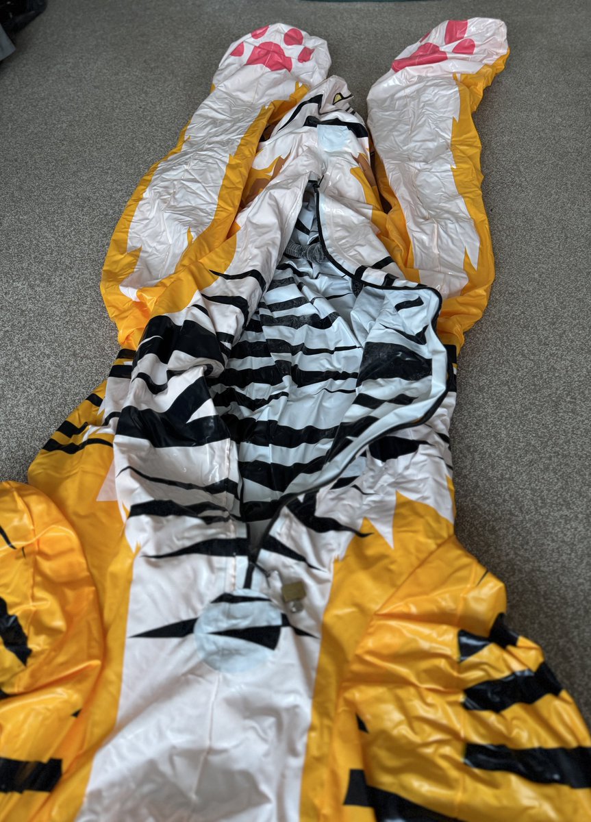 Skunkpet tweet media