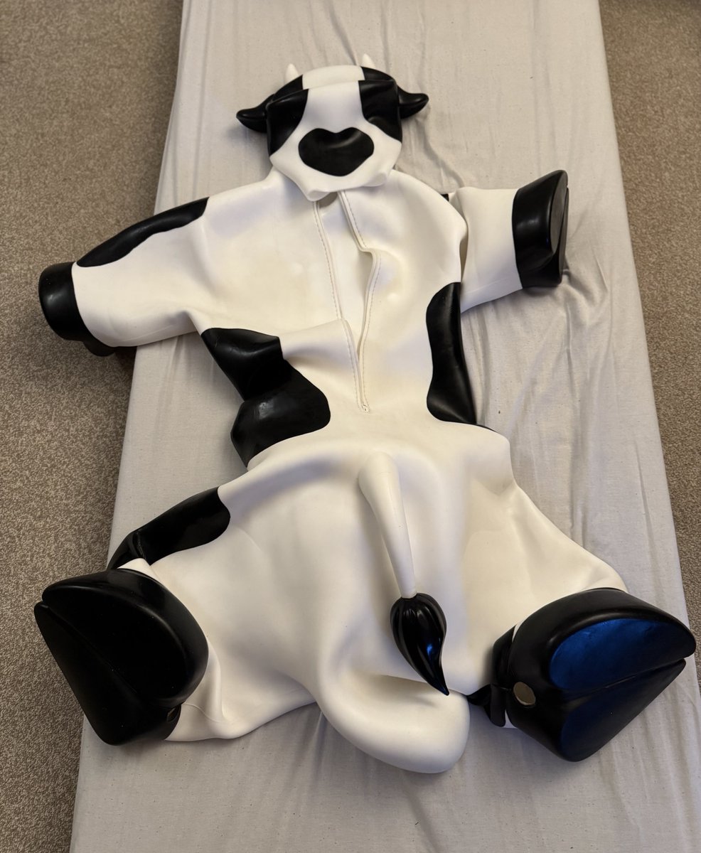 Skunkpet tweet media