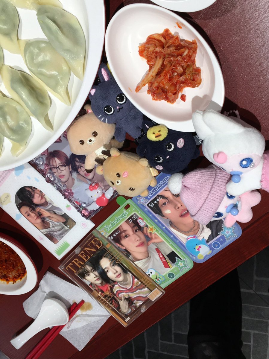 밤 tweet media