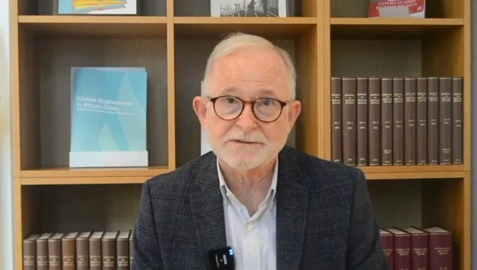 ریچارډ بینیټ د ملګرو ملتونو په دفترونو کې د ښځو پر کار بندیز وغانده.