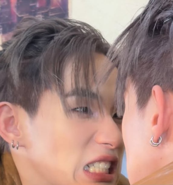 ปปจะเลี้ยงฮงชิด้วยไอติม tweet media