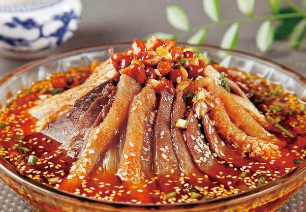FOODLOVERdaily's tweet photo. Do you know the name of this mouthwatering dish? #SichuanCuisine https://t.co/fqNozOyiWA