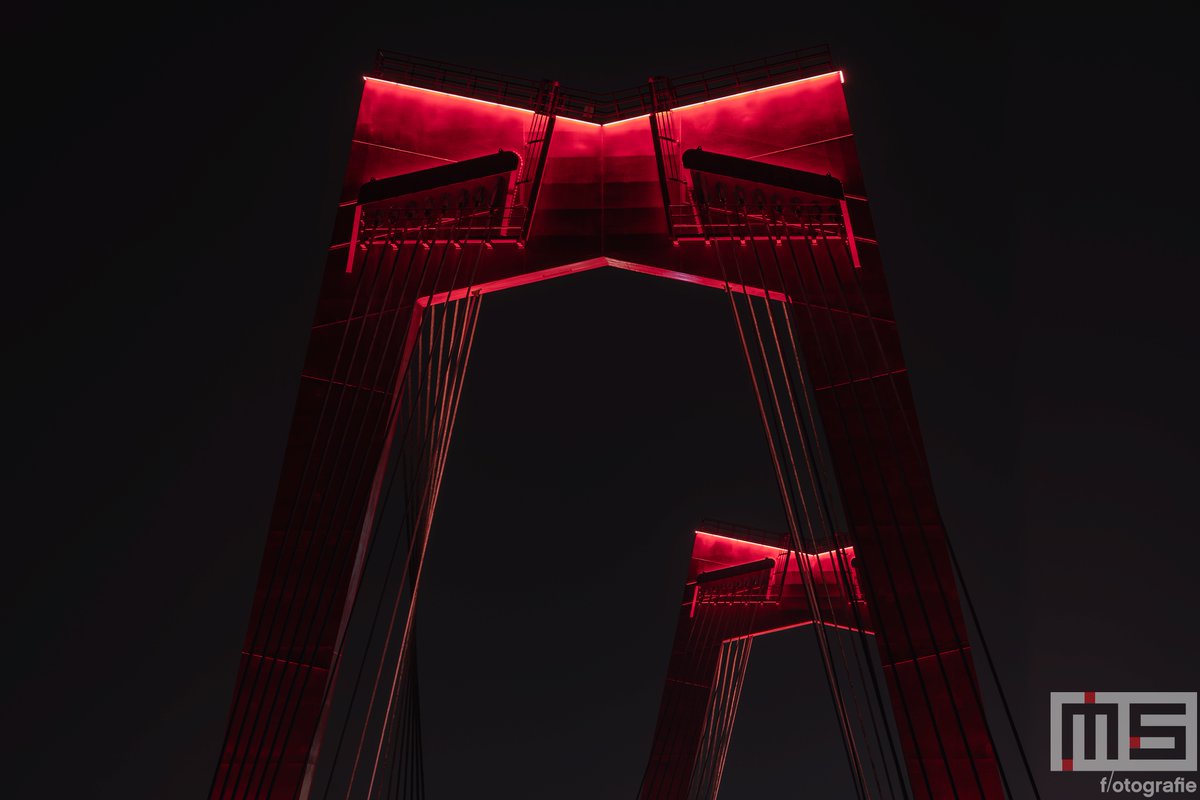 010bynight's tweet image. De #Willemsbrug in #Rotterdam door @marcvanderstelt als afdruk op canvas of #print? Verkrijgbaar via shop.ms-fotografie.nl
.
.
.
#picfee #werkaandemuur #sfeeraandemuur #artheroes #benrobenelux #fujifilm #fujifilmnederland