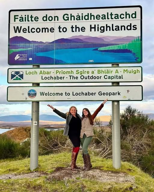 scotland_100's tweet image. Have you ever spotted a signpost like this in Scotland? 👀

Across the Highlands and Islands, many signs are written in both English and Scottish Gaelic 🏴󠁧󠁢󠁳󠁣󠁴󠁿

📸 @holeynheritage.photography and @sassenachhistorian

#100Scotland #travel #adventures #scotland