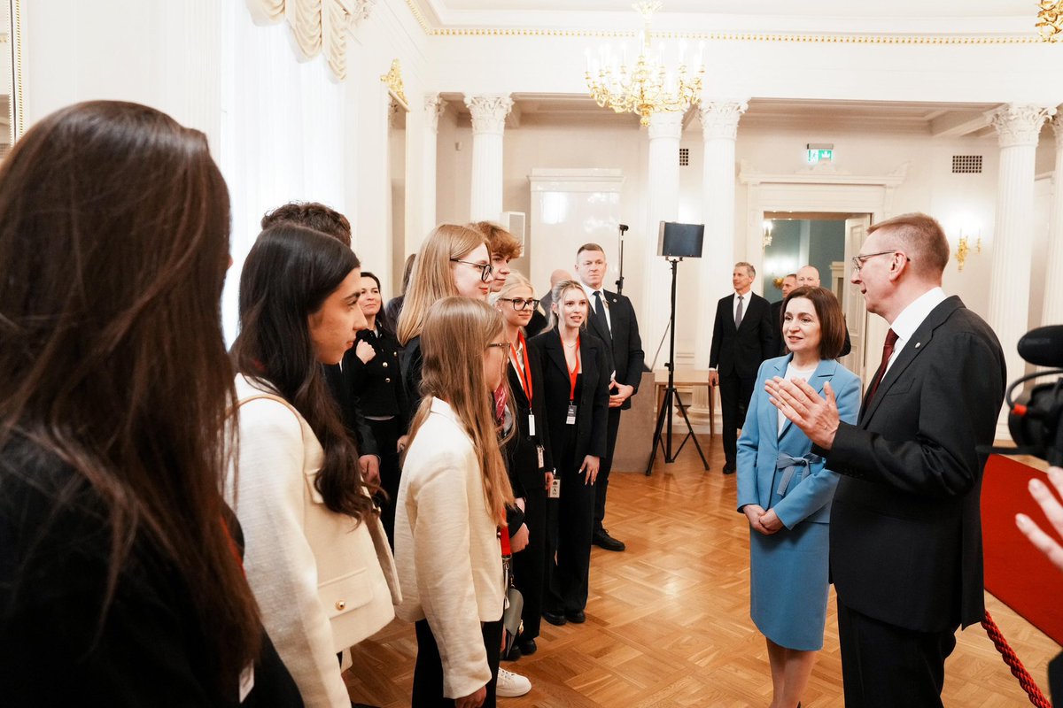 edgarsrinkevics's tweet photo. Warm welcome to Latvia,  dear @sandumaiamd. Latvia is and always will be a staunch friend and supporter of Moldova. We want Moldova to suceed and to become EU member soon. We are ready to deepen our political and economic cooperation between our countries 🇱🇻 🇲🇩 https://t.co/aAkcafkw9e