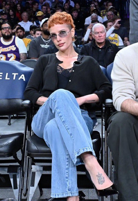 em; B2B LONDON | MILAN tweet media