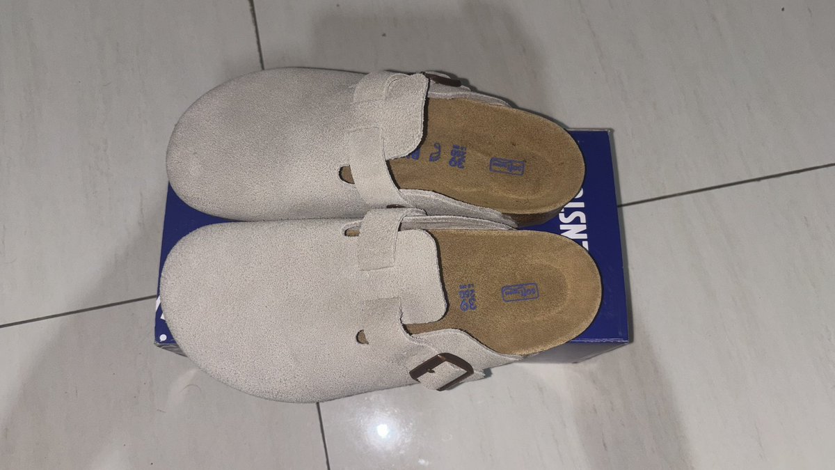 ChendoLim's tweet photo. gais WTS birkenstock boston uk 39, dijual karena salah sizee!! belum pernah dipake kemana2, cuman nyoba aja..

#wts #wtb #jual #birkenstock https://t.co/3fRRdU0I9m