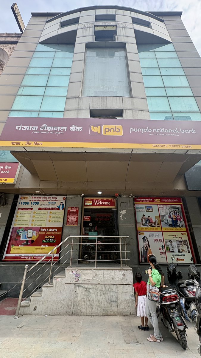 VarunPathakCP's tweet photo. Why Punjab National Bank is closed today..???
#pnb #bankclose #preetviharbranch #newdelhi https://t.co/PSVCCIilUf