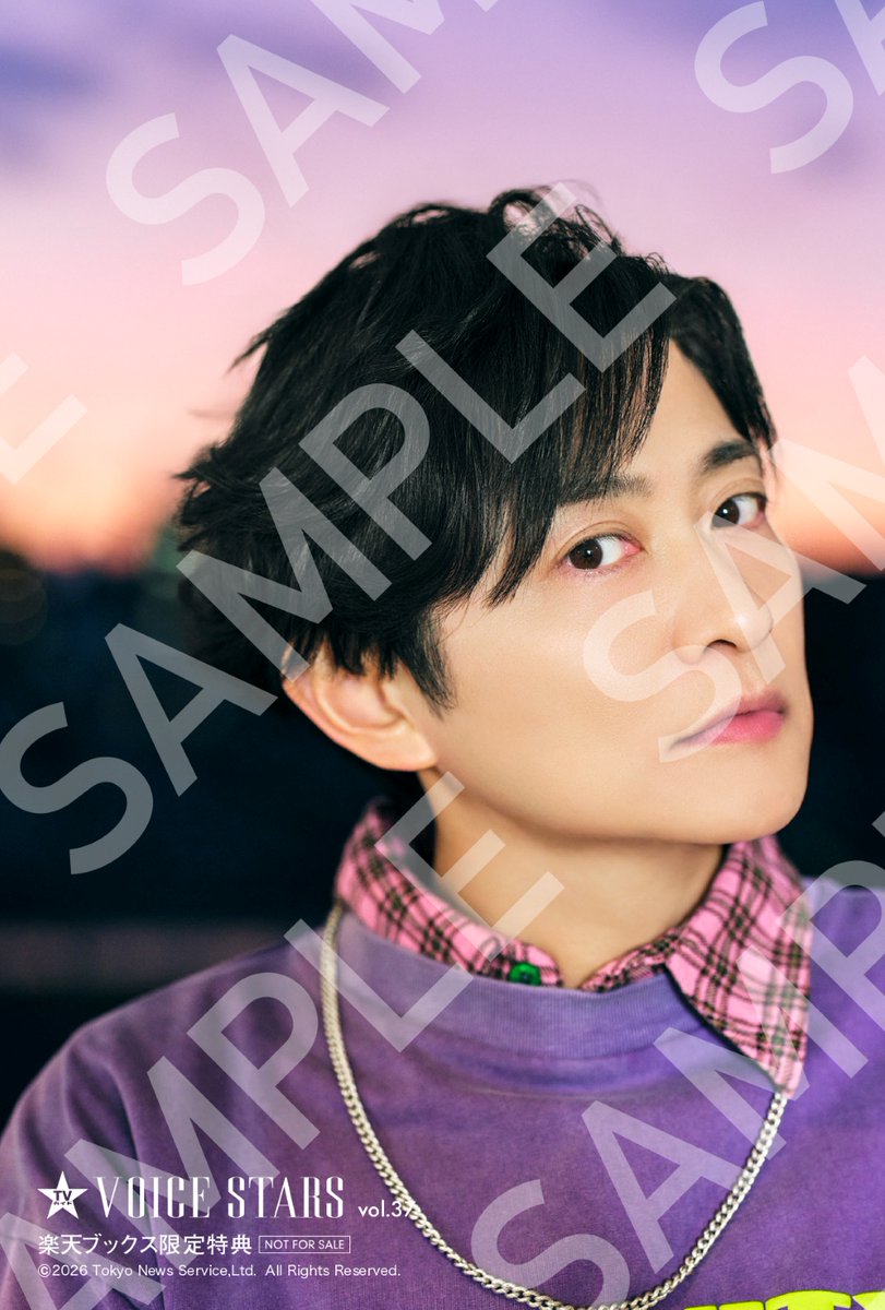 TVguidePERSON's tweet photo. 【「#TVガイドVOICESTARS vol.37」4/2発売】いよいよ明日発売！　発売に先駆け、誌面をチラ見せします。
表紙&巻頭20ページ特集を飾るのは #下野紘 さん。発売中のベストアルバム「シンフォニックロック・リミックスベスト」の制作秘話と、5/9開催の朗読祭「サウナの『ウ』～桜木春馬編～」について、そして声優デビュー25周年を振り返るロングインタビューを掲載しています。春にピッタリな桜を用いた美麗ショットにもご注目ください🌸さらに、各販路でご購入いただくと、絵柄の異なるポストカードを1枚プレゼント。数には限りがございますので、お早めにご購入下さい。
⚪アニメイト
※表紙は限定版の絵柄となりますのでご注意ください
https://t.co/ekfSn8peW1
🔴セブンネットショッピング
https://t.co/Qn6eJLbUyN
🟣楽天ブックス
https://t.co/om7UiP77IF