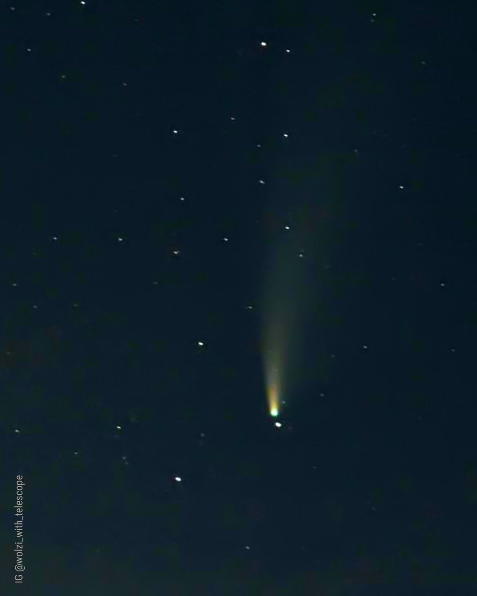 Estas dos imágenes de IG k_p.michael y wolzi_with_telescope muestran al cometa C/2020 F3 (NEOWISE), descubierto en marzo de 2020. ☄️

#Astroshop #Omegon #Astronomia #CieloNocturno #CieloEstrellado #ViaLactea #Cometa #C2020F3 #C2025R3