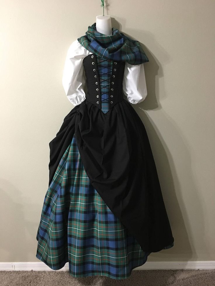 scotland_100's tweet image. Absolutely love this look 🖤💚

Classic silhouette, bold plaid, timeless Scottish energy.

Do you know what this tartan is called? 👀🏴󠁧󠁢󠁳󠁣󠁴󠁿
And be honest… who would wear this? 🙋‍♀️ ✨

#100Scotland #travel #adventures #scotland