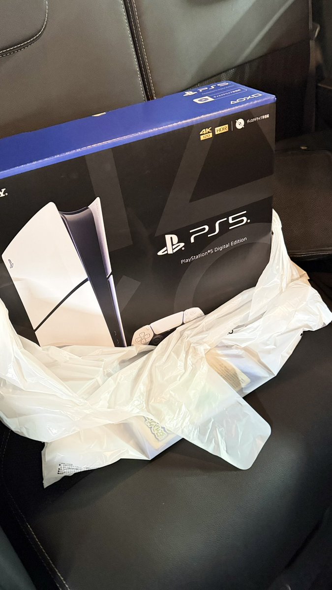 p_p0006's tweet photo. 明日から89000ですよって店員さんに言われて、買いました。
ちゃんとお手本のような「89000円！？」ってリアクションしときました。 https://t.co/ESE4Vpj6jL