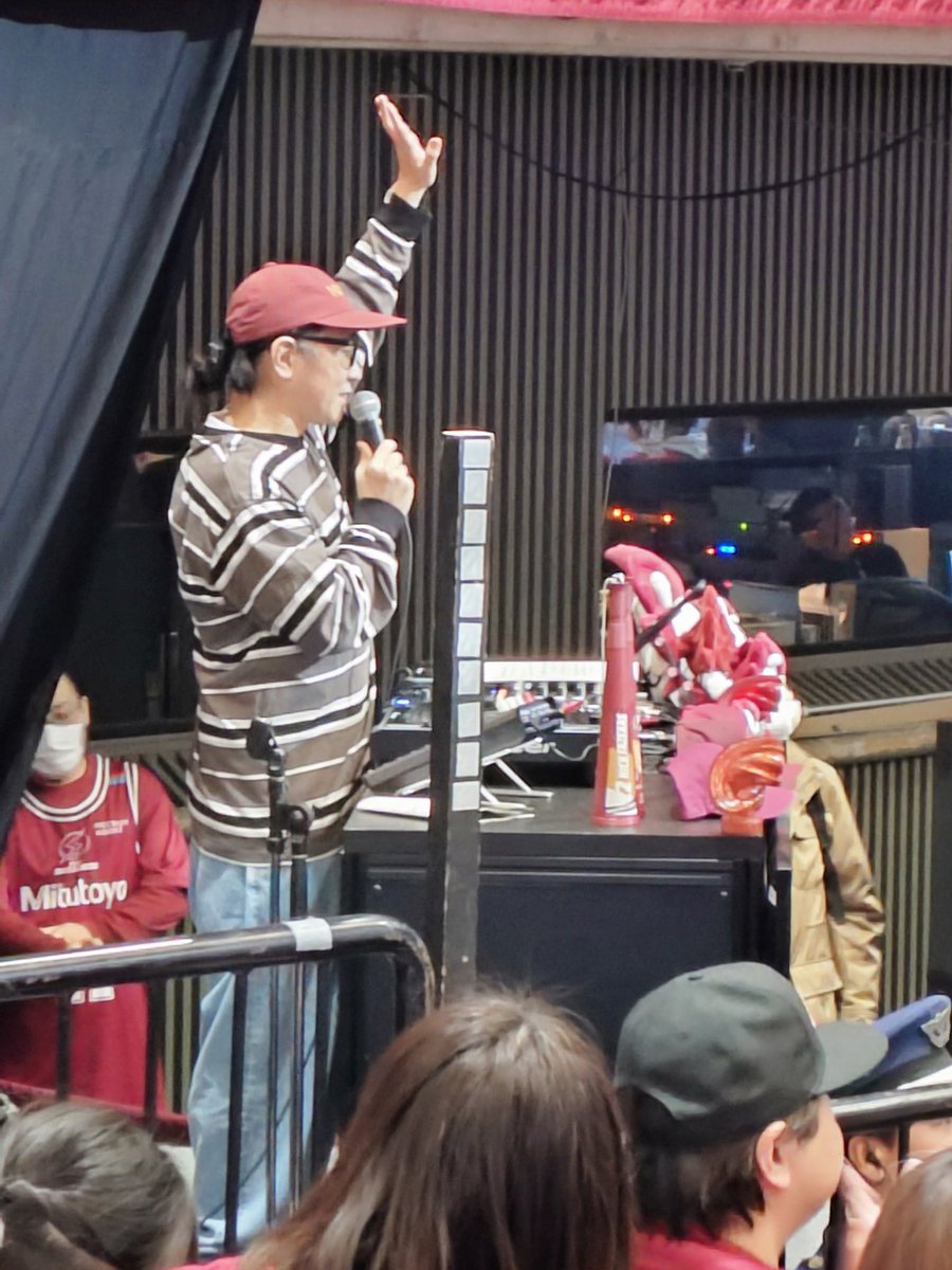 hiro_piroko's tweet photo. セク山さんイカした音楽で本日も盛り上がっちゃいましょね〜

#川崎ブレイブサンダース
#DJセク山 https://t.co/J6CB7BaHpZ
