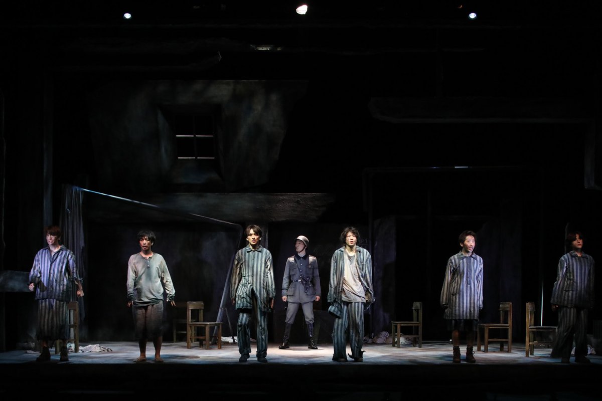 AeonEngeki's tweet photo. ミュージカル『MURDERER』配信中！

3月8日収録。13時と17時、両公演を配信しています。

発売期間：4月6日（月）21:00まで
配信期間：4月6日（月）23:59まで

料金：3,850円（各公演・税込み）
購入URL：https://t.co/jO4GZkAuN6

#マーダラー

(写真：交泰) https://t.co/UPvWmkof8w