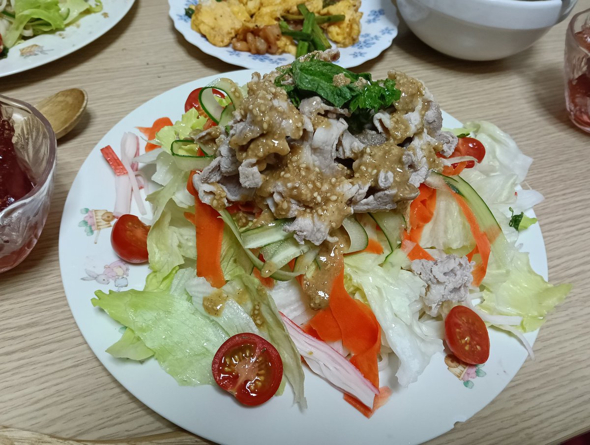 今日は美味しいご飯をたくさん食べても絶対に太りません！！😆

#エイプリルフール