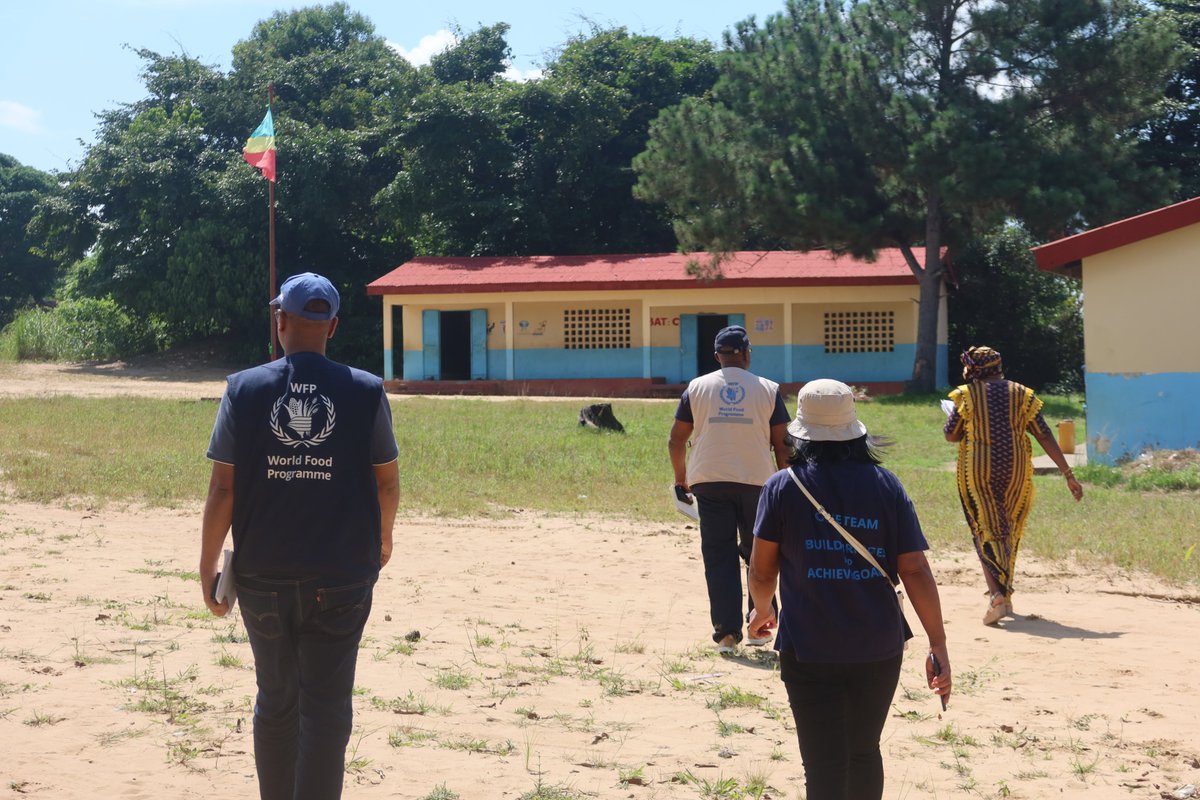 PamCongo's tweet photo. @PamCongo_CD recently visited Makana II, Soumouna, Siassia, and Jean Kimbembé schools in the Kinkala district to assess the new facilities at each school and meet with principals, teachers, and students. These routine visits facilitate a more effective response to👧🏿🧒🏿👩🏿‍🏫👨🏿‍🏫 needs. https://t.co/SMNrA2xzAP