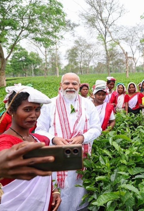gdsharma109's tweet photo. @narendramodi डबल इंजन सरकार
🇮🇳मोदी जी टी बागान में ❤️
#ModiinAssam 🇮🇳 https://t.co/YbrnWU8M82