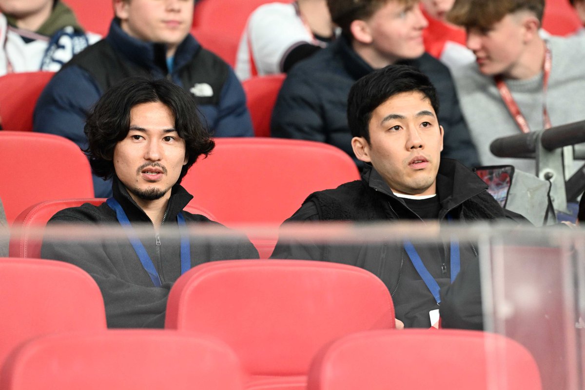 AnythingLFC_'s tweet photo. Takumi Minamino and Wataru Endo were in the stands at Wembley last night watching Japan beat England 🇯🇵🏴󠁧󠁢󠁥󠁮󠁧󠁿 https://t.co/IAdLyytsOm