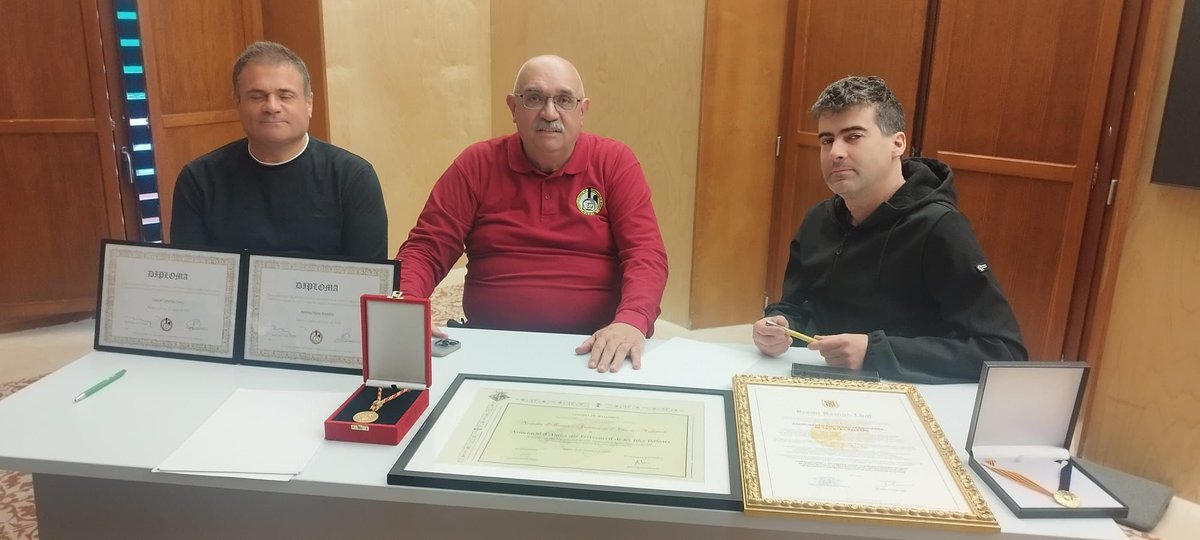 aafib's tweet photo. Ahir, dia d’anniversari i d’assemblea anual al Terminus amb entrega de diplomes a Andreu Palou i Gabriel Cañellas. Seguim endevant amb el ferrocarril @MargaProhens @jluismateo10 @LVALLEA @jrortagerentsfm i @sferroviarism https://t.co/Y7unOma3b2