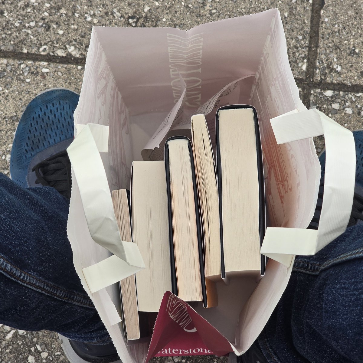 Colin📚 tweet media