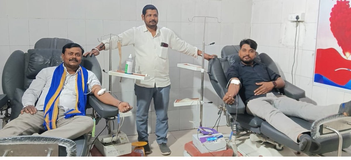 SureshK41701536's tweet photo. भारत के सबसे बड़े वैचारिक संगठन, भीम आर्मी भारत एकता मिशन के राष्ट्रीय अध्यक्ष माननीय @VinayRatanSingh जी के जन्मदिन पर भीम आर्मी बहराइच की टीम द्वारा #रक्��_दान करके एक बड़ा संदेश दिया है
बहुत बहुत बधाई एवं मंगलकामनाएं। 🎂
#haapybirthday #trending #viralreels https://t.co/7hdLJenixs