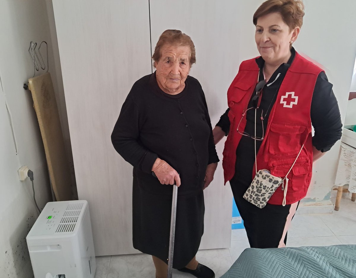 EnfermeriaJaen's tweet image. 🤝🌧️ @crejaen reparte electrodomésticos a familias de Mogón afectadas por el temporal, gracias a la ayuda del @CGEnfermeria y de @EnfermeriaJaen 
 
Lee la noticia completa: enfermeriajaen.com/sala-prensa/cr…

#Enfermería #Solidaridad #Borrascas #CruzRoj