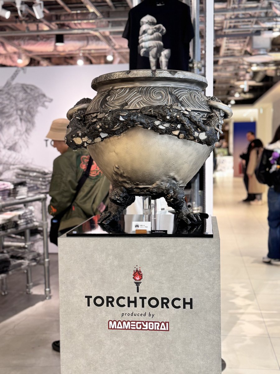 行ってきた。マジ外国人しかいないのな。買うつもりなかったけど、我慢できなくて追跡者と守護者T買ってしまった。