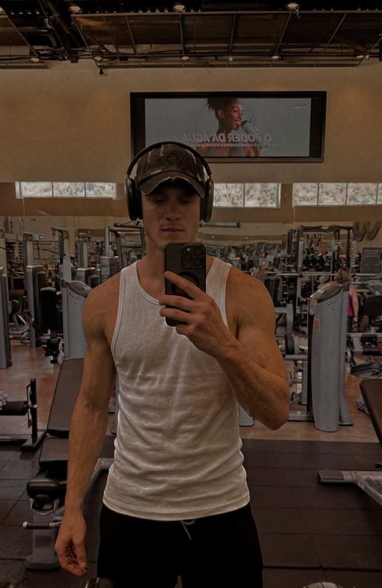 𝐻𝑈𝐺𝑂 𝐹𝑅𝐴𝐺𝐴 tweet media