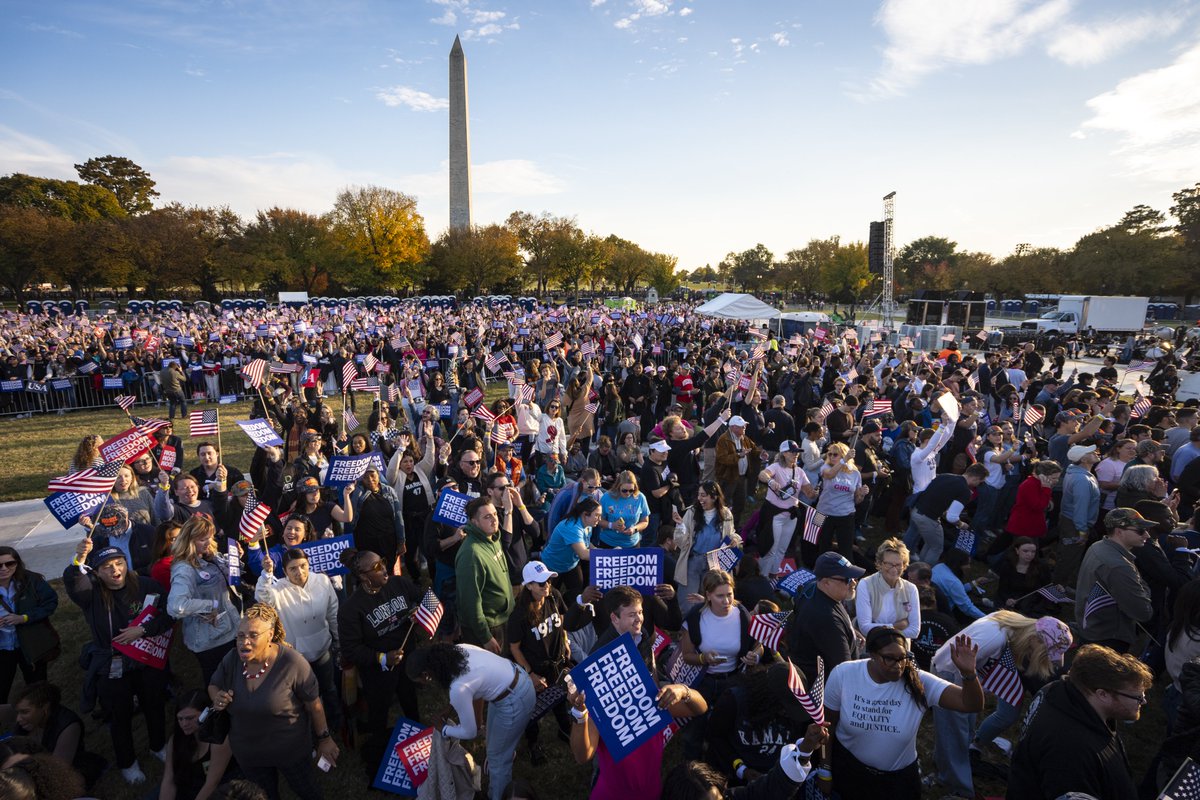 virtueemoir29's tweet photo. 50,000 people were expected to attend @KamalaHarris' closing argument speech at The Ellipse on October 29, 2024.

75,000 showed up.

She got 75,017,613 votes in just 107 days: the third most in history. Higher than Obama in both 2008 and 2012.

If she wants it, it's hers. https://t.co/5LL7rhV3b0
