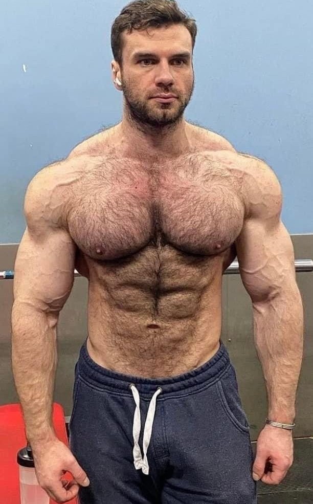 musclebearhub's tweet photo. Real masculine muscle bear. Thoughts?
#MuscleBear #GayMuscle https://t.co/vJd2ijWajF