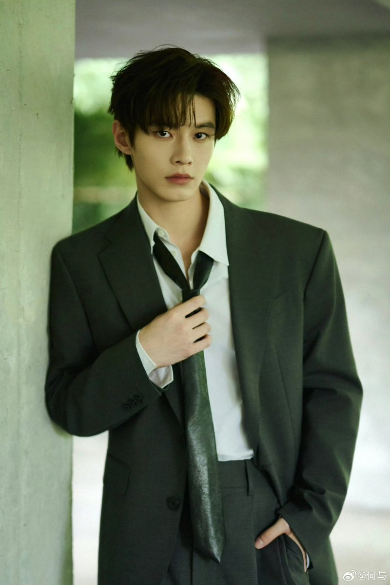 heyuindonesia's tweet image. HeYu weibo update🧣

​24 ✈️ 

#heyu #hourglass #何与 #何与happy