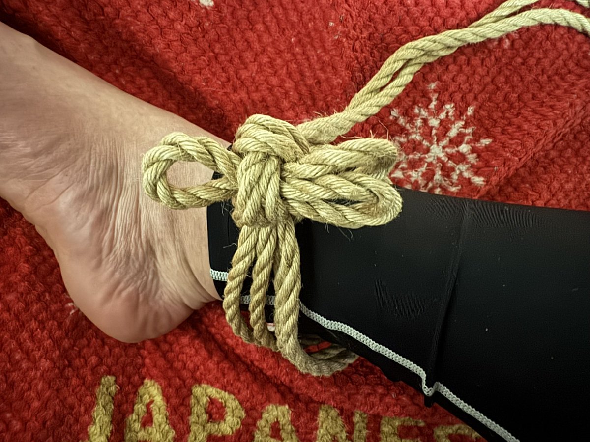 enjoyRope's tweet image. Self-Rope: @enjoyRope
Photographer: @enjoyRope
Community: #SelfTraining
Venue: #Home

#巴結び
#自縛
#朝練
#セルフトレーニング
#EnjoysLehrundWanderjahre