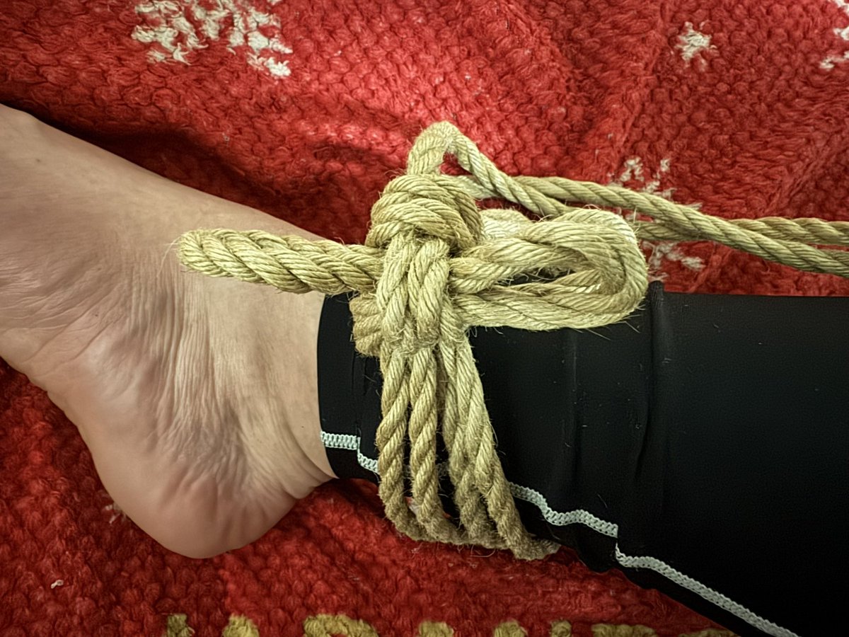 enjoyRope's tweet image. Self-Rope: @enjoyRope
Photographer: @enjoyRope
Community: #SelfTraining
Venue: #Home

#巴結び
#自縛
#朝練
#セルフトレーニング
#EnjoysLehrundWanderjahre