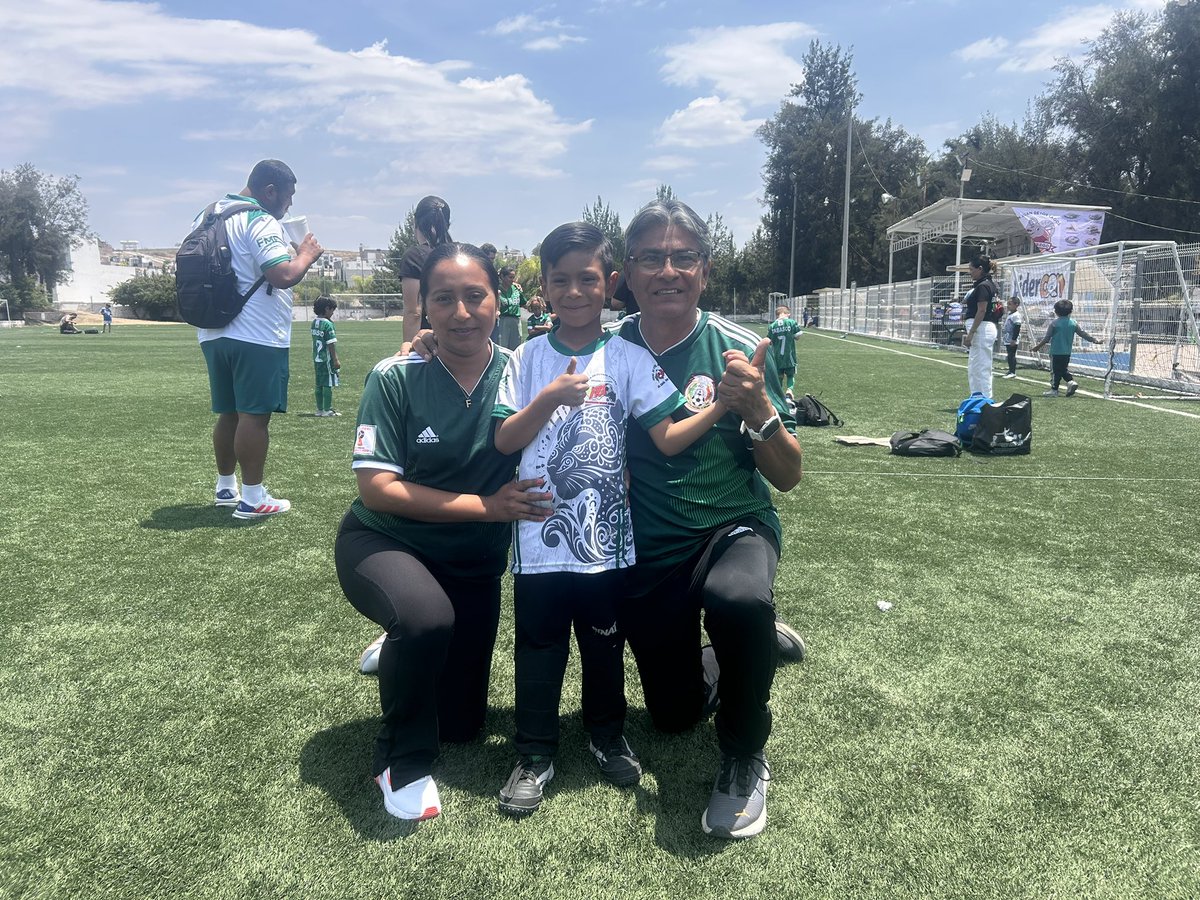 perofalc's tweet photo. Tabasco avanza a 8vos en el Nacional de futbol cat 2019!
Felicidades a mi portero favorito Pedrito Jr 🙏 https://t.co/tt1QrlTlj1
