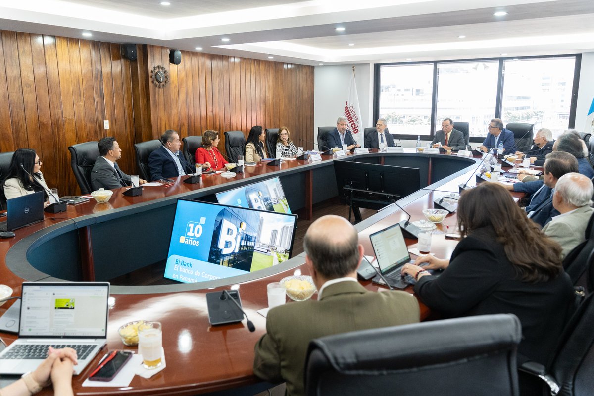 CamComercioGT's tweet image. Fortaleciendo la conexión regional. 🤝

Recibimos a @BiBankPanama en la Cámara de Comercio de Guatemala para compartir oportunidades de inversión y visión financiera para el sector empresarial.

Espacios que generan valor y desarrollo. 🇬🇹

#ComercioGT #Networking #Inversión #CCG