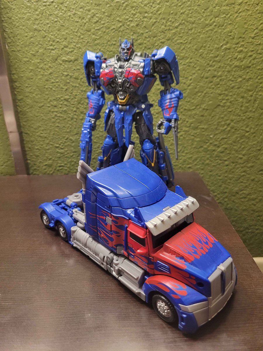 Ass Moments In Transformers History 🏳️‍⚧️ 🏳️‍🌈 tweet media