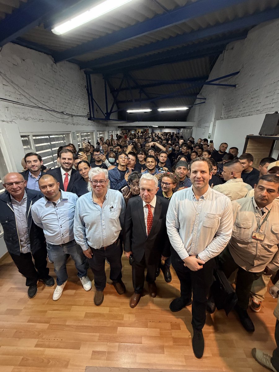 Álvaro Uribe Vélez tweet media