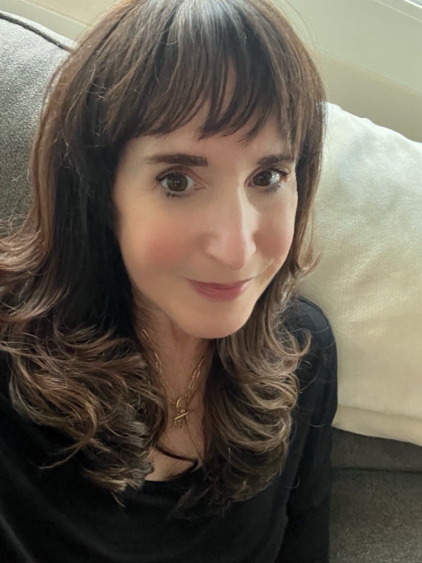 Heidi_CanadnGal's tweet image. It was time for a refresh.. I needed to trim my bangs and length. Just got home from the hairdresser and now I have nowhere to go lol but I feel better. #selfcare